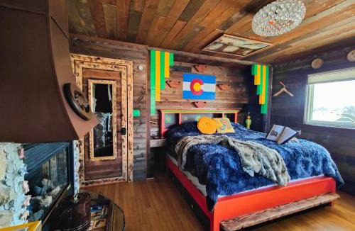 Loveland Hostel | The Oasis on Eisenhower