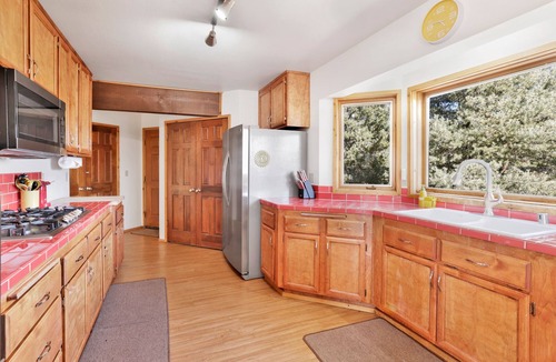 Whispering Forest Cabin | The Octagon Big Bear | Hot Tub | Game Room | Views| Pool Table