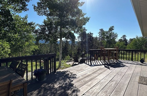Black Hawk House | The Outlook-Golden Gate Canyon, Black Hawk 3BR/2BA mountain home sleeps 6 guests