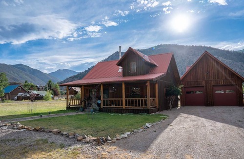 Lake City Cabin | The PB Bears Den - Perfect Spot for Your Family Getaway