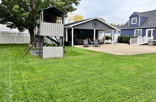 Huron House | The Perfect Getaway - minutes to Cedar Point & Kalahari, Fishing Boats Allowed!