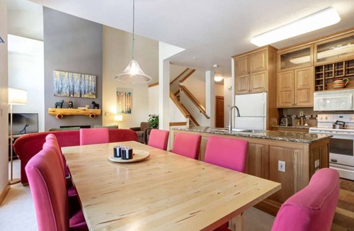 Lakeside Village House | The Pink Panther | Minutes from Lifts Hot Tub!