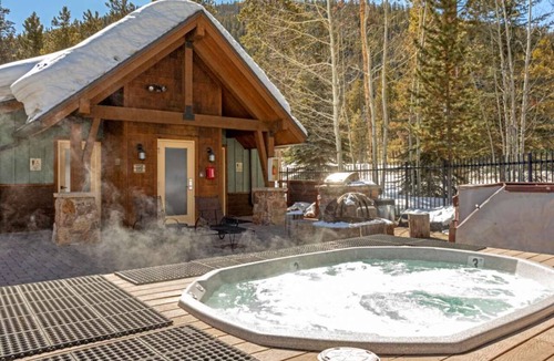 Lakeside Village House | The Pink Panther | Minutes from Lifts Hot Tub!