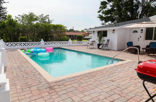 Coral Ridge Isles Villa | The Quads