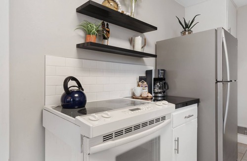 University North House | The Rams' Den – King Beds, Fire Pit, Spacious Yard