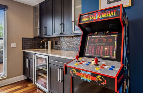 Tremont House | The Summit On Sixth Street-LUXURY MODERN 4BR Home