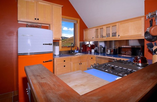 Mount Crested Butte House | The Surf Shack, On shuttle route, EV charger