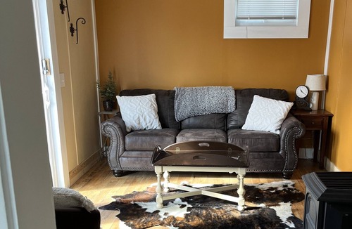 Livermore Cabin | The Sweetheart Cabin. A Charming 1-bedroom cabin with a super comfy bed!