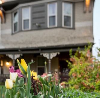 Five Points Bed & Breakfast | The Tower Room - Queen Anne Bed & Breakfast