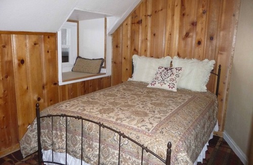 Twin Lakes House | The Twin Lakes Inn