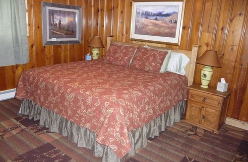 Twin Lakes House | The Twin Lakes Inn