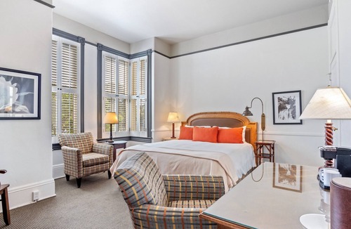 Oak Park Hotel | The Upham Hotel