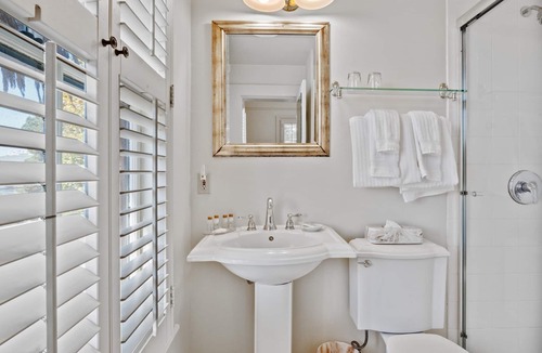 Oak Park Hotel | The Upham Hotel