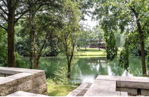 Fowler House | The Urban Lake House: Near Avalon Grand Resort