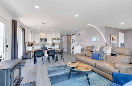 Moffat House | The Valley Vista! Includes 2 passes to Joyful Journey Hot Springs!