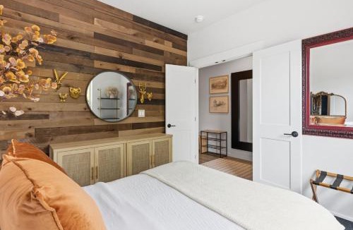 Windsor House | The Wandering Key Gather and Unwind, Sleeps 14