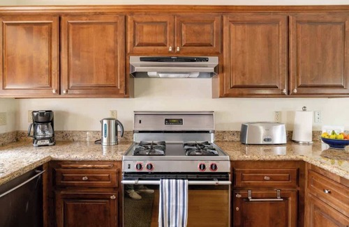 Big Bear Lake Ski Chalet | The Wee Hoose in The Village Steps From Everything