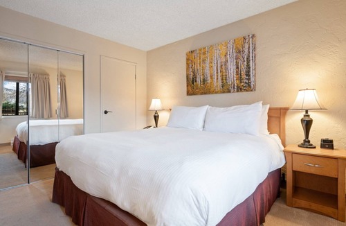 Vail Resort | The Wren One Bdr One Bath Full Kitchen Condo VAIL Walk to lift
