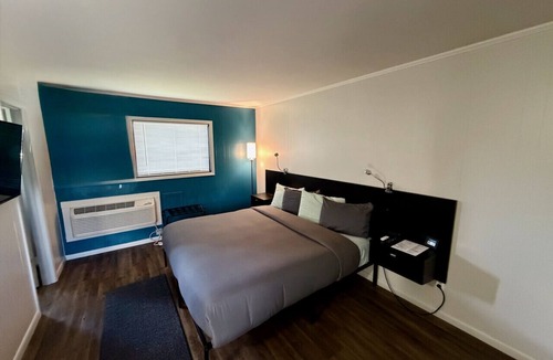 Bay View Bed & Breakfast | The Writer`s Room at The Cedar
