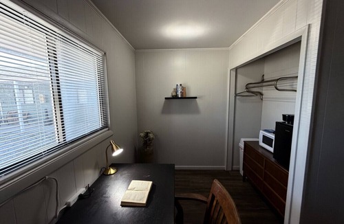 Bay View Bed & Breakfast | The Writer`s Room at The Cedar