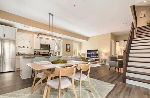 Warrendale Apartment | This apartment is a 3 bedroom(s), 2.5 bathrooms, located in Warrendale, PA.