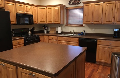 Ouray House | This beautiful, spacious condo is located right off Main Street in Ouray.
