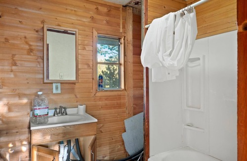 Grand Lake Cabin | This cabin is a 3 bedroom(s), 2 bathrooms, located in Grand Lake, CO.