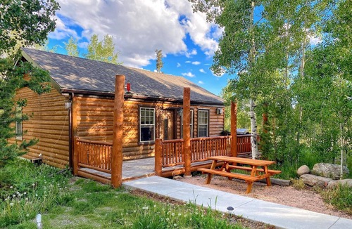 Grand Lake Cabin | This cabin is a 7 bedroom(s), 4 bathrooms, located in Grand Lake, CO.
