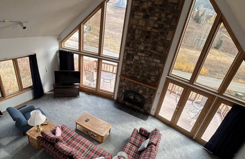 Mount Crested Butte House | This cozy budget & pet friendly house is located right near the ski base area