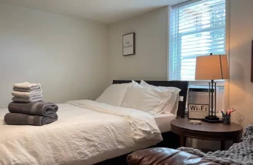 Lakewood House | This guest house is a 1 bedroom(s), 1 bathrooms, located in Lakewood, CO.