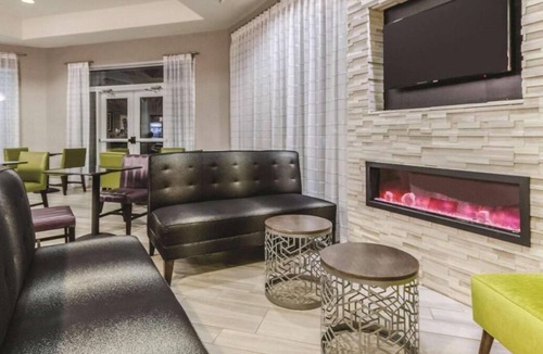 Grand Junction Hotel | Three 1BR Ste with 1 King Bed & Pool VW, No-SMK at La Quinta Inn by Wyndham