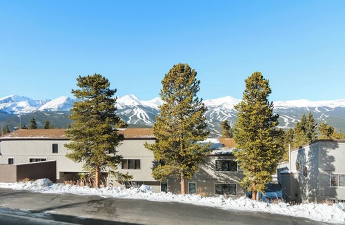 Baldy Mountain Condo | Three Bedroom Townhouse. AMAZING VIEWS. On bus route. Pet friendly.