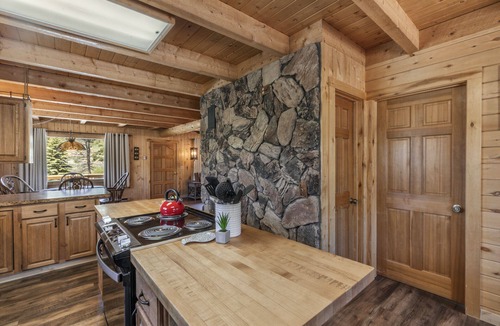 Creede House | Three-Story Home -1/8 of a mile of Fishing the Rio Grande River