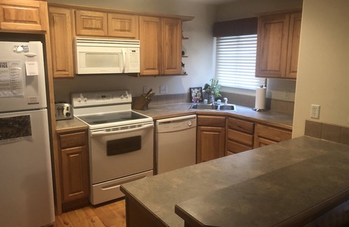 Estes Park Condo | Thunder Canyon Condo blocks to dwtn & Stanley Hotel Dining, RMNP, Disc rates