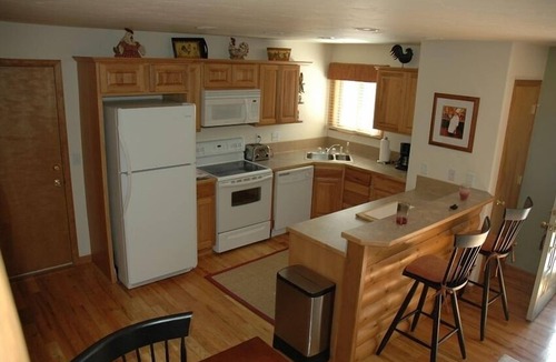 Estes Park Condo | Thunder Canyon Condo blocks to dwtn & Stanley Hotel Dining, RMNP, Disc rates