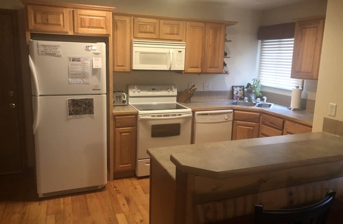 Estes Park Condo | Thunder Canyon Condo blocks to dwtn & Stanley Hotel Dining, RMNP, Disc rates