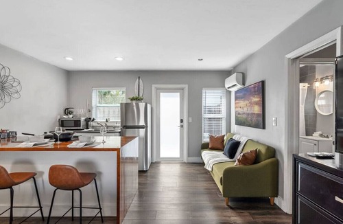 Lake Ridge Apartment | Tilah Stays | Weekly discounts | 10 Min to beach