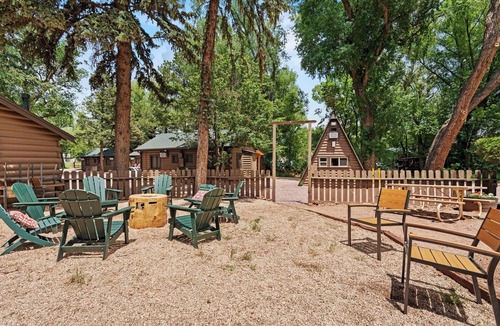 Colorado Springs Cabin | Timber Lodge Cabin 16