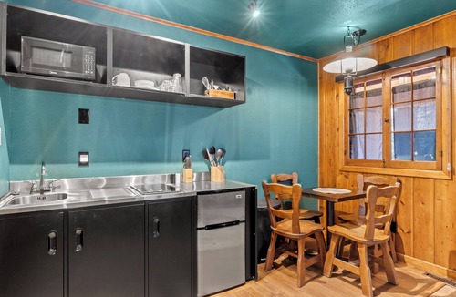 Colorado Springs Cabin | Timber Lodge Cabins 28