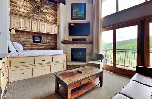 Snowmass Village Condo | 🌲Timberline 317 Studio Loft Deluxe ~ Hot Tub~Pool~WiFi~Ski-in/out~Local Shuttle🌲