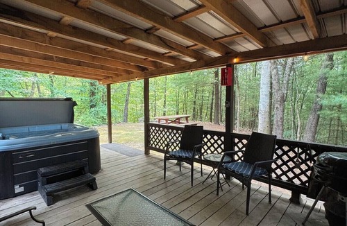 Old Washington Cottage | Timberline Cabins - Dogwood Cottage - Hot Tub, Pets