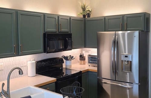 Windsor House | Timberline Retreat - Sleeps 9, large backyard, well stocked kitchen!