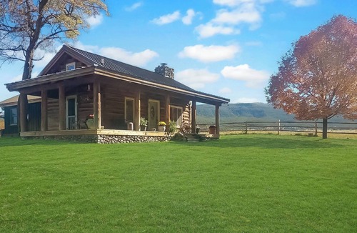 Mesa Cabin | Timeless Mesa Hideaway Creekside Cabin
