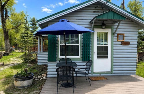 Riverside Cabin | Tiny Cabin Perfect an Individual Escape with BBQ in Riverside, Wyoming
