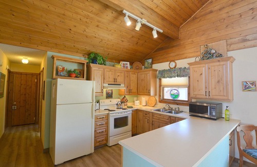 Carriage Hills House | Tonahutu - 2 bedroom home on 1+ acre