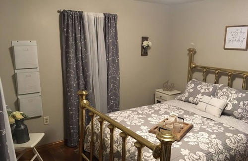 Madison House | Tony and Rose's Vineyard Cottage overlooking Debevc Farms and Debonne Vineyards