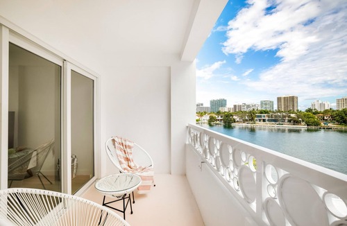 Bay Harbor Islands Apartment | Top Floor 1 Bed with Balcony and Water Views
