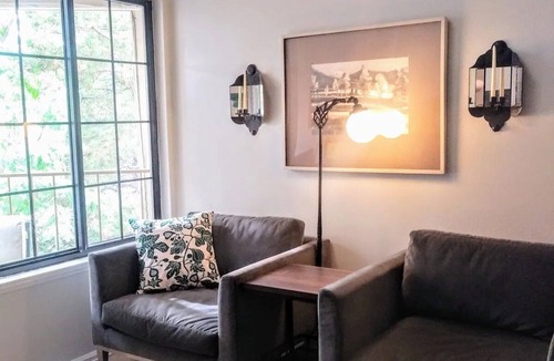 Glendale Condo | Top Floor. Cathedral Ceilings, Excellent Wi-FI - 20% off for 30 days