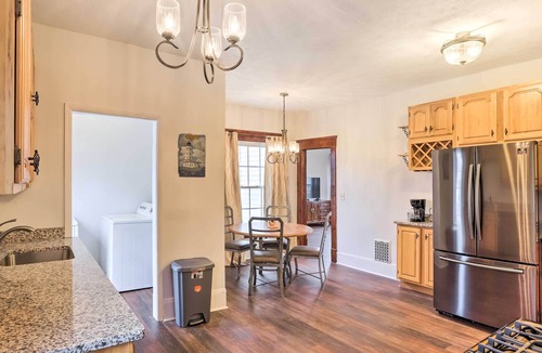 Lorain Apartment | Top-Floor Lake Erie Apartment: Walk to Lakefront!