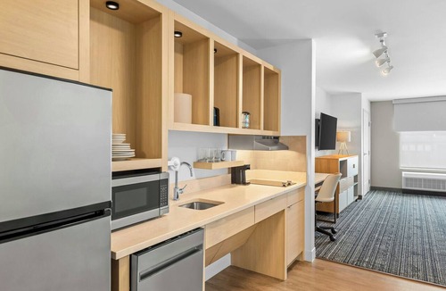 Girard Hotel | Towneplace Suites By Marriott Youngstown North
